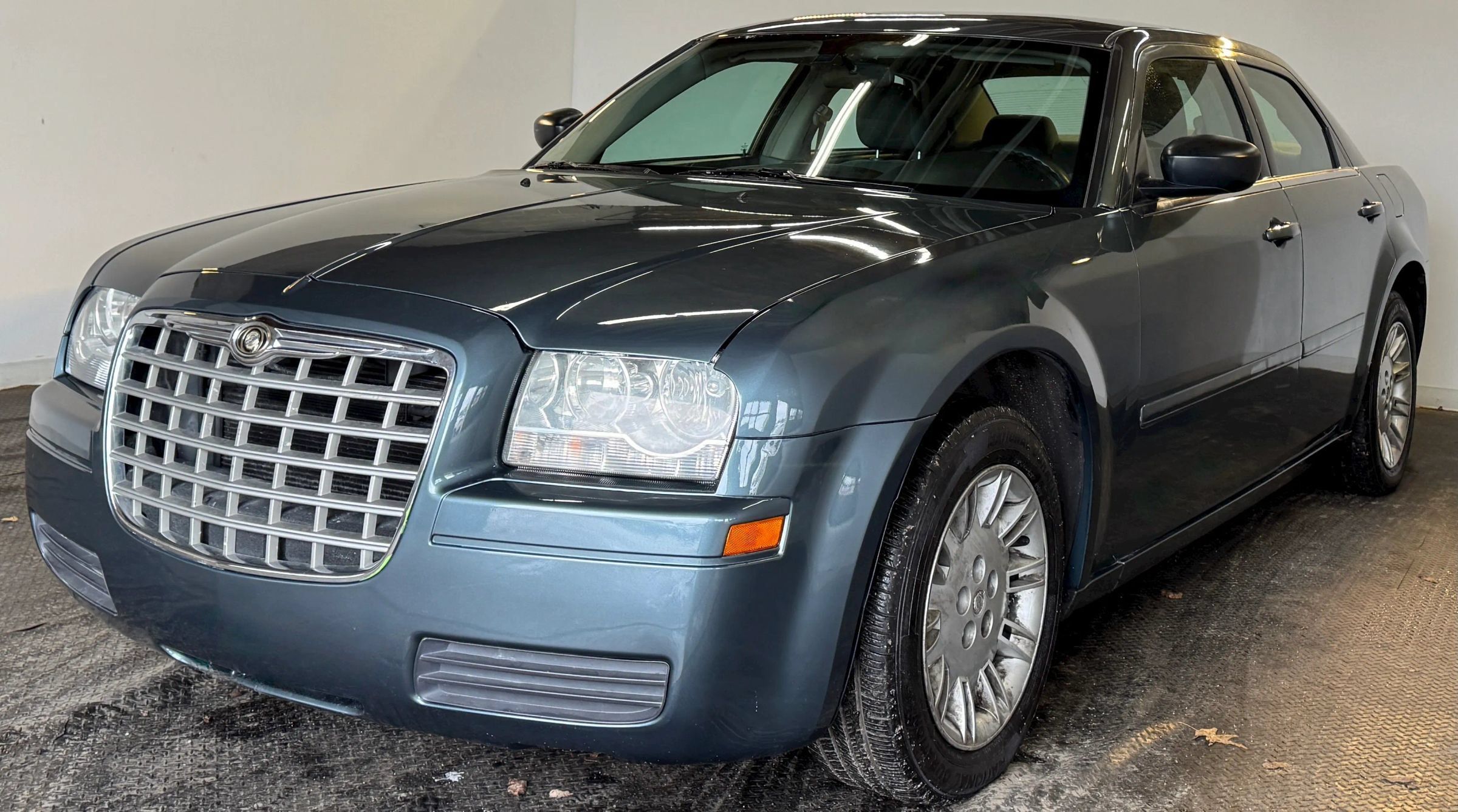 Used 2005 Chrysler 300 RWD image 4