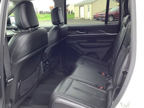 Certified 2023 Jeep Grand Cherokee Limited AWD/4WD image 13