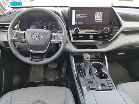 Used 2023 Toyota Highlander Platinum image 14
