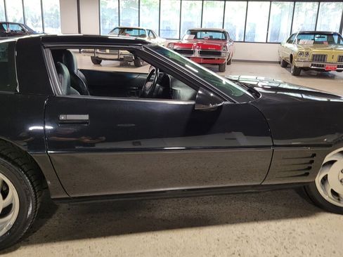 Used 1994 Chevrolet Corvette Coupe RWD image 40