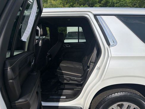 Certified 2023 GMC Yukon SLT w/ SLT Luxury Package AWD/4WD image 24