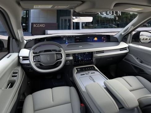 New 2026 Lincoln Navigator L Reserve AWD/4WD image 2