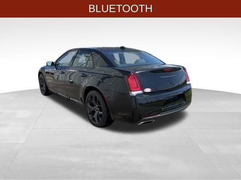 Used 2021 Chrysler 300 Touring w/ Sport Appearance Package RWD image 5