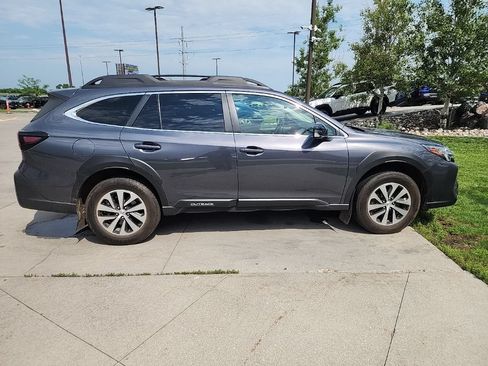 Used 2024 Subaru Outback Premium AWD/4WD image 9