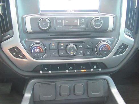Used 2019 GMC Sierra 2500 SLT w/ Duramax Plus Package AWD/4WD image 32