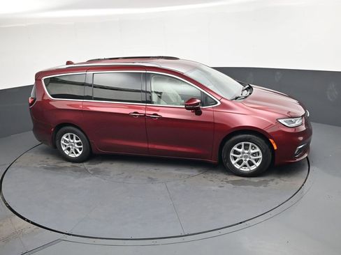 Used 2021 Chrysler Pacifica Touring-L image 27