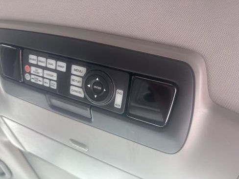 Used 2014 Honda Odyssey Touring image 16