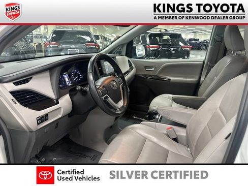 Used 2019 Toyota Sienna XLE w/ XLE Navigation Package AWD/4WD image 11