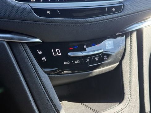 Used 2025 Cadillac XT5 Premium Luxury image 31