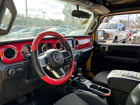 Used 2019 Jeep Wrangler Unlimited Sahara image 6