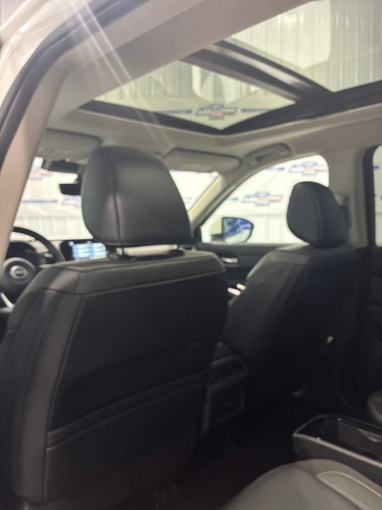 Used 2024 Nissan Pathfinder SL w/ SL Premium Package AWD/4WD image 32