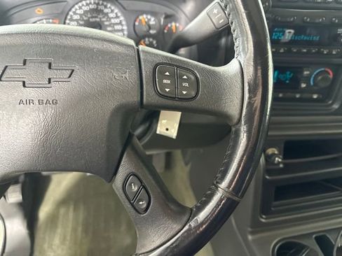 Used 2006 Chevrolet Silverado 2500 LT w/ Heavy-Duty Power Package image 16