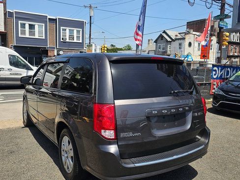 Used 2017 Dodge Grand Caravan SE FWD image 7