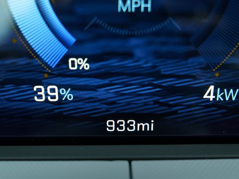 Used 2027 Chevrolet Bolt LT w/ Comfort Package FWD image 21