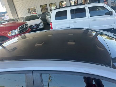 Used 2021 Toyota Corolla SE w/ Carpet Mat Package (TMS) image 3