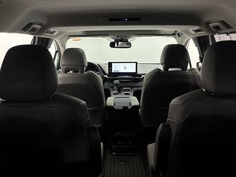 Used 2026 Toyota Sienna XLE FWD image 44