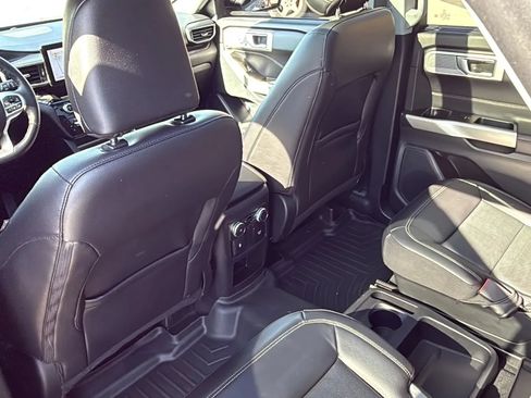 Used 2021 Ford Explorer Limited w/ Equipment Group 301A AWD/4WD image 31