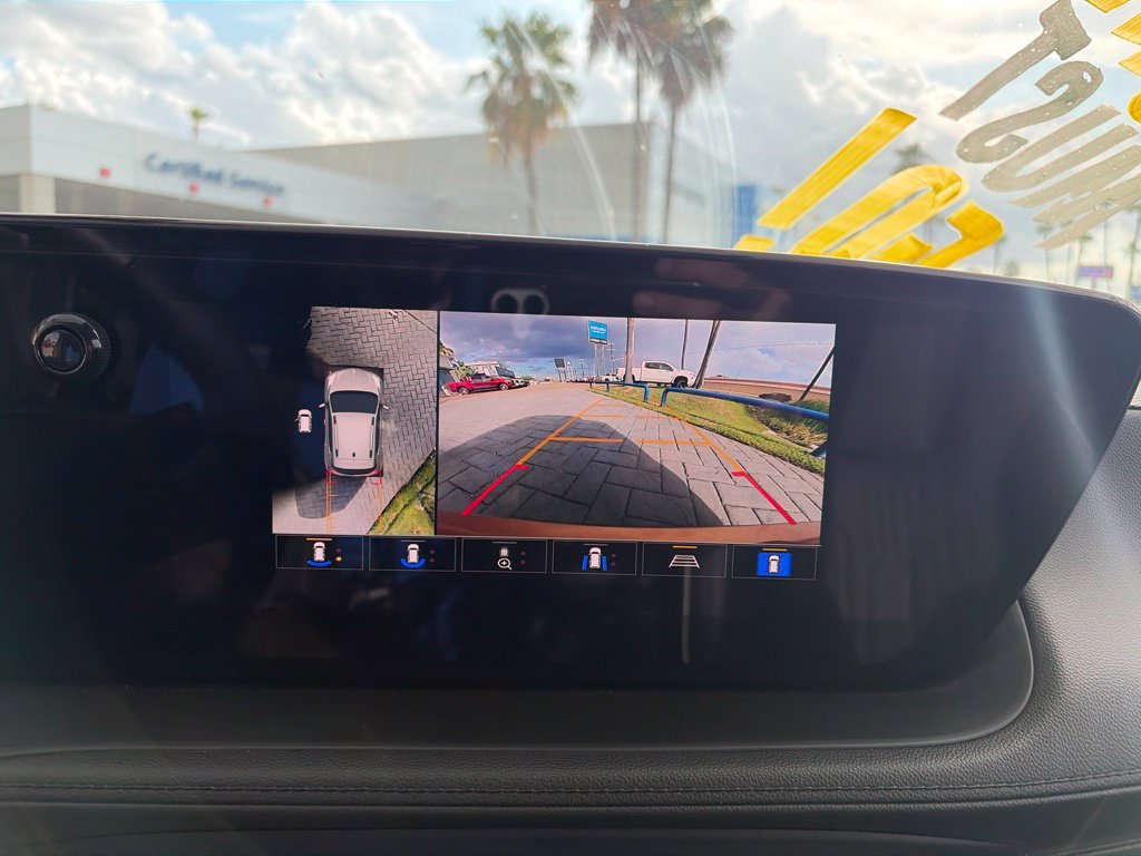 Used 2025 Buick Encore GX Avenir w/ Avenir Technology Package FWD image 12