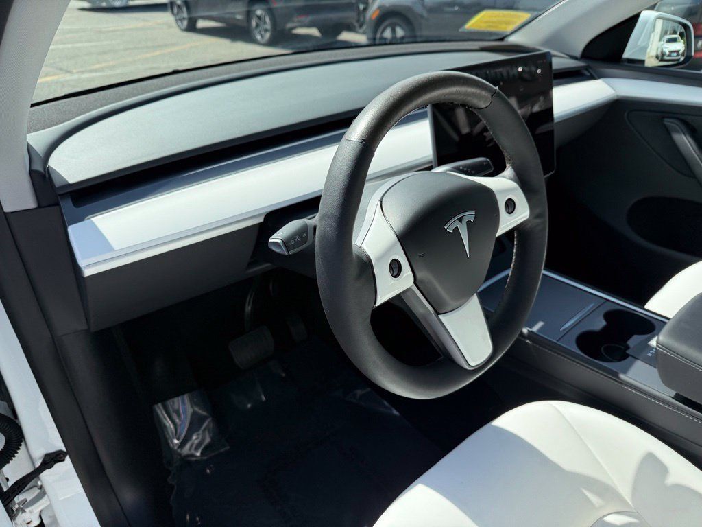 Used 2024 Tesla Model Y Long Range AWD/4WD image 16