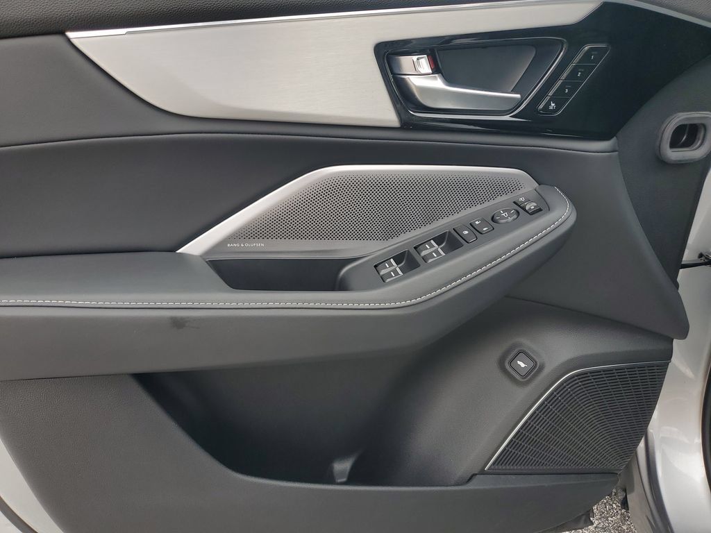 Certified 2026 Acura MDX w/ Technology Package FWD image 19