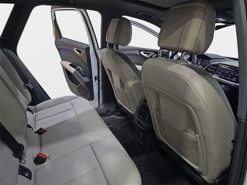 Used 2024 Audi Q4 e-tron Premium Plus w/ Premium Plus image 11