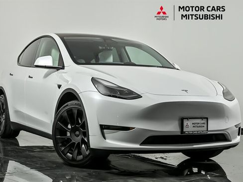 Used 2023 Tesla Model Y Long Range AWD/4WD image 1