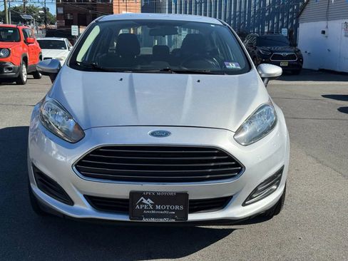 Used 2015 Ford Fiesta SE image 2