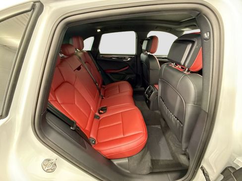 Used 2026 Porsche Macan AWD/4WD image 23