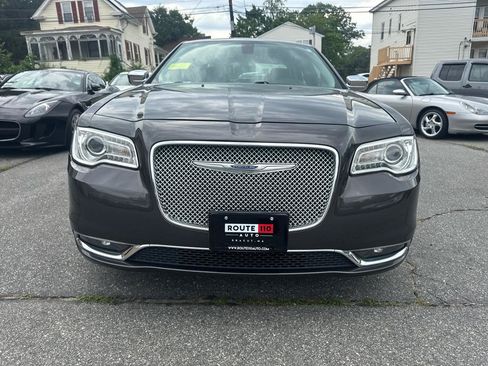 Used 2019 Chrysler 300 Limited AWD/4WD image 4