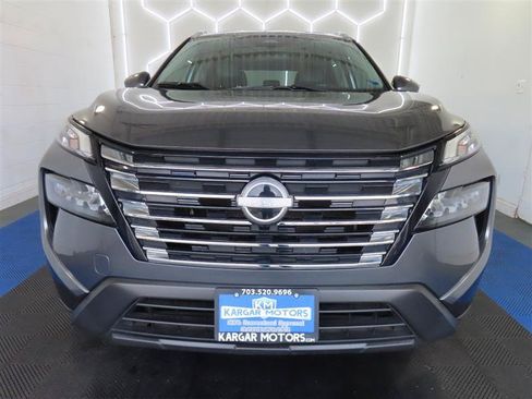 Used 2024 Nissan Rogue SV w/ SV Premium Package FWD image 3