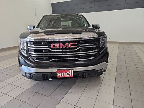 Used 2023 GMC Sierra 1500 SLT w/ SLT Premium Package AWD/4WD image 8