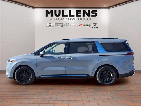 Used 2022 Kia Carnival SX Prestige image 8