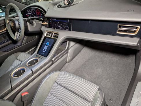 Used 2025 Porsche Taycan 4S AWD/4WD image 34