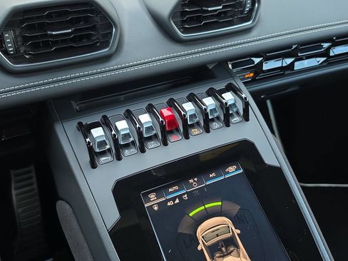 Used 2021 Lamborghini Huracan EVO RWD image 16