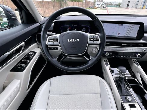 Used 2025 Kia Telluride S image 6