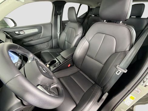 Certified 2025 Volvo XC40 B5 Plus image 21