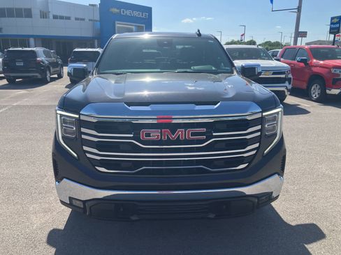 Used 2024 GMC Sierra 1500 SLT AWD/4WD image 2