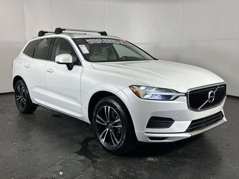 Used 2018 Volvo XC60 T5 Momentum w/ Convenience Package image 3