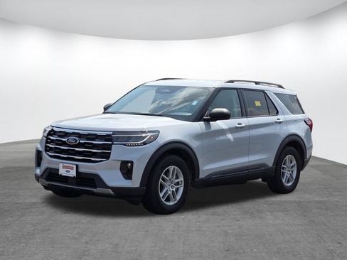 Used 2026 Ford Explorer Active w/ Active Comfort Package RWD image 4