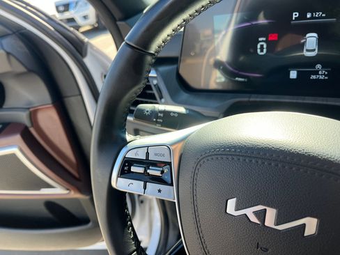 Used 2024 Kia Telluride EX w/ EX Captain's Chair Package image 30