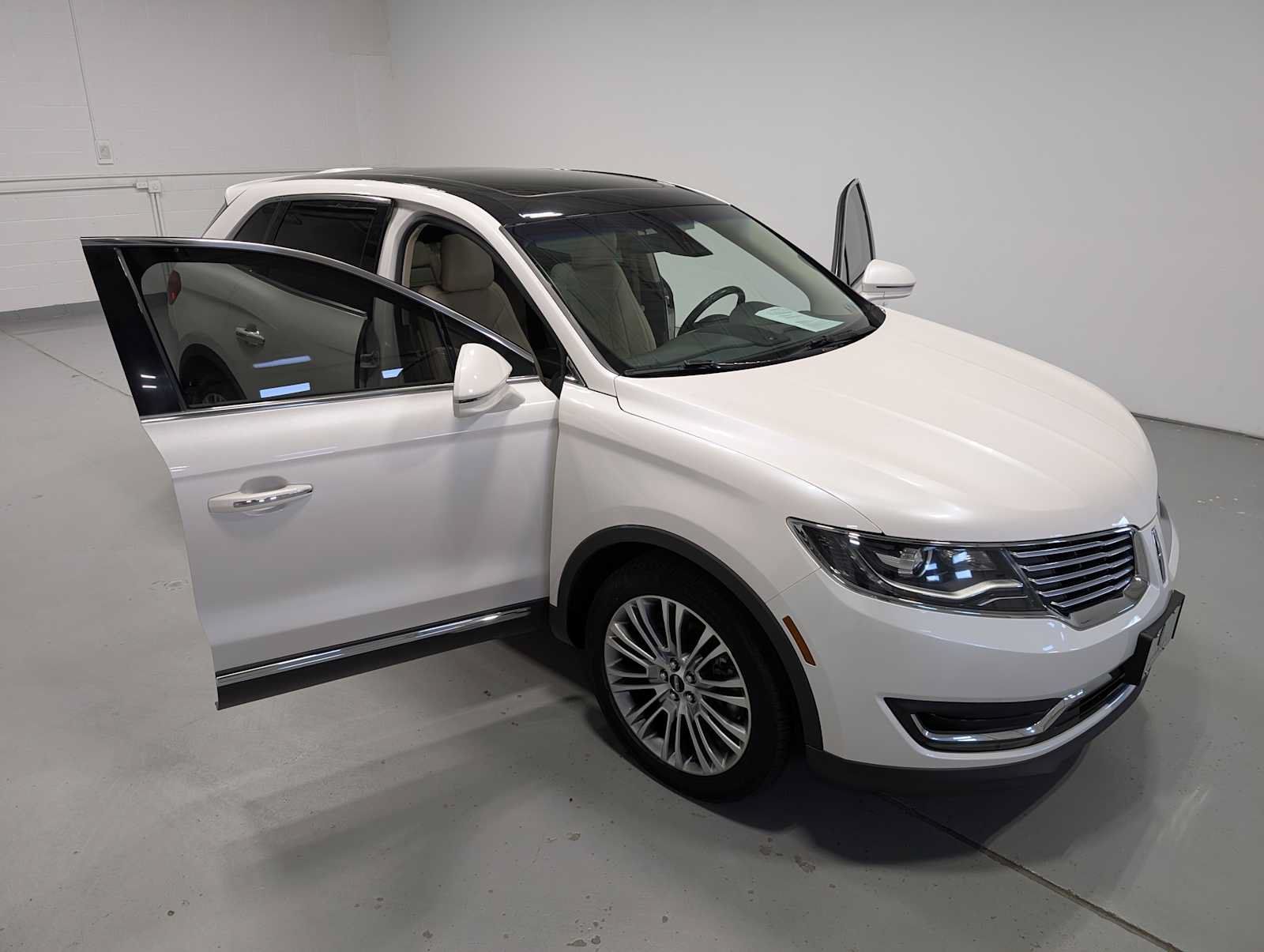 Used 2018 Lincoln MKX Reserve w/ Lincoln MKX Climate Package AWD/4WD image 16