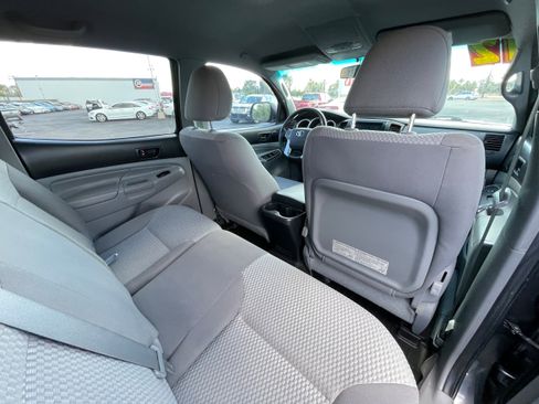 Used 2012 Toyota Tacoma PreRunner image 21