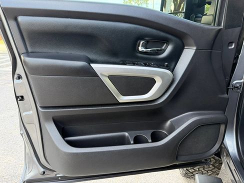 Used 2017 Nissan Titan SV AWD/4WD image 29