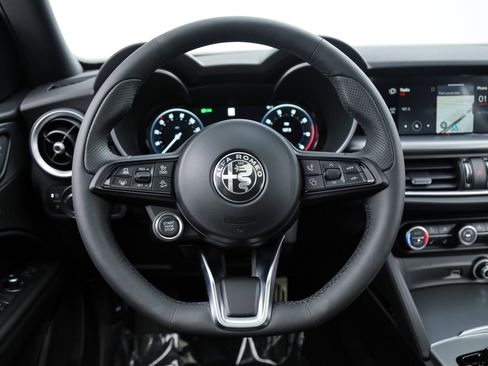 Used 2026 Alfa Romeo Stelvio Sprint w/ Convenience Package AWD/4WD image 17