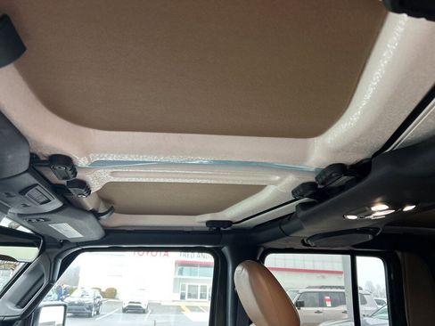 Used 2022 Jeep Gladiator Rubicon w/ Cold Weather Group image 5