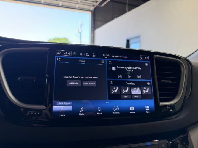 Used 2024 Chrysler Pacifica Touring-L FWD image 15