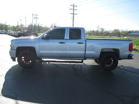 Used 2019 Chevrolet Silverado 1500 Custom w/ Custom Convenience Package image 11