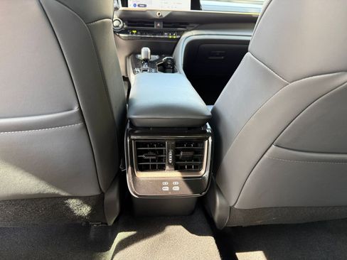 Used 2025 Toyota Crown XLE image 17