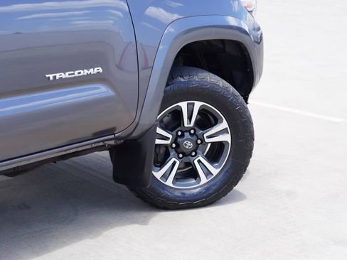 Used 2016 Toyota Tacoma TRD Sport w/ Towing Package AWD/4WD image 9