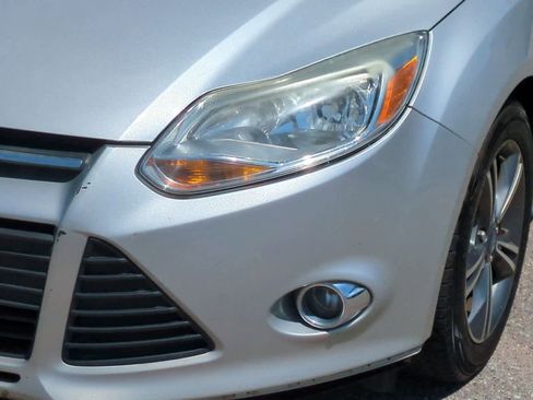 Used 2014 Ford Focus SE w/ SE Sport Package image 11